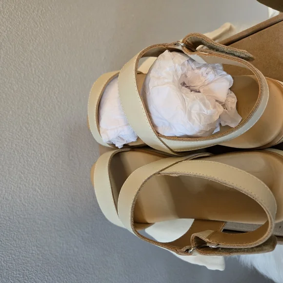 Nisolo Flat Form Sandals in Bone - Picture 8 of 11